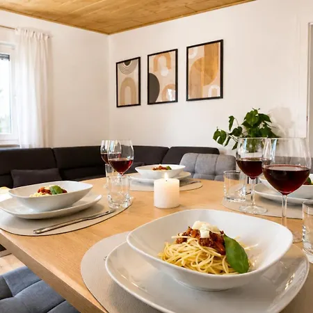 Apartmán Fuer 4 Personen, 2 Schlafzimmer, Kueche, Wlan *